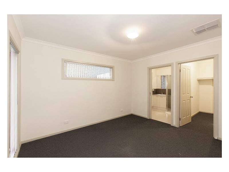 34 Sabel Drive, Cranbourne North VIC 3977