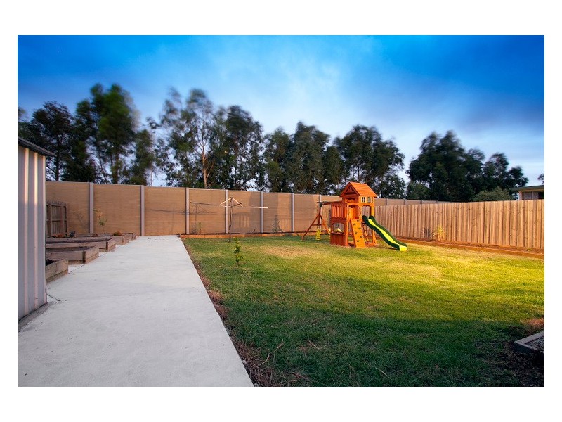 4 Hartsmere Drive, Berwick VIC 3806