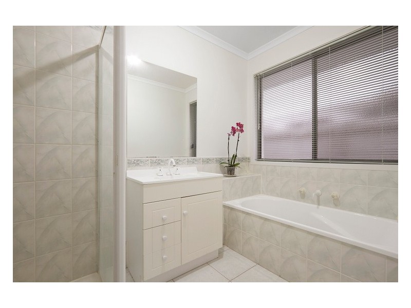 4 Hartsmere Drive, Berwick VIC 3806