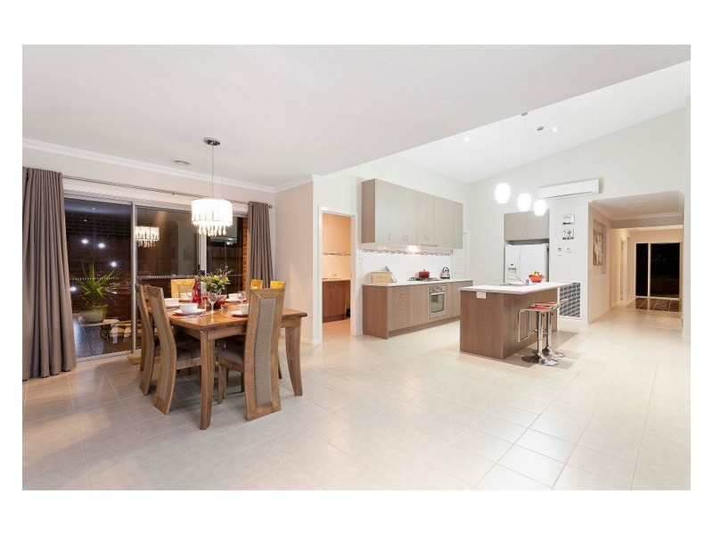 10 Rimfire Avenue, Drouin VIC 3818