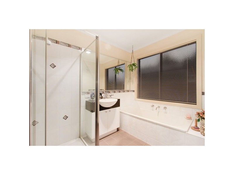 4 Kurnwill Place, Berwick VIC 3806