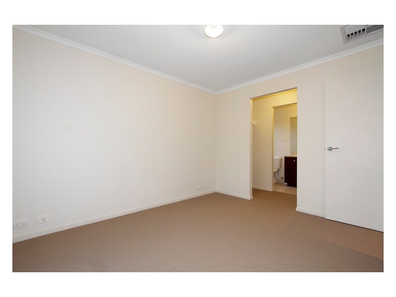 25 Melzak Way, Berwick VIC 3806