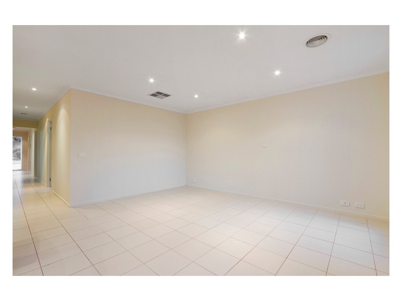 25 Melzak Way, Berwick VIC 3806