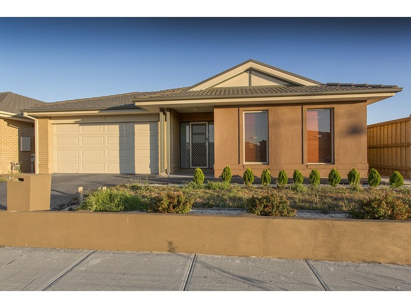 52 Fieldstone Cres, Cranbourne North VIC 3977