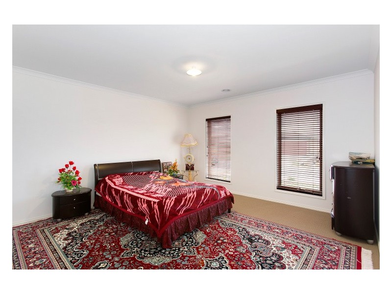 52 Fieldstone Cres, Cranbourne North VIC 3977