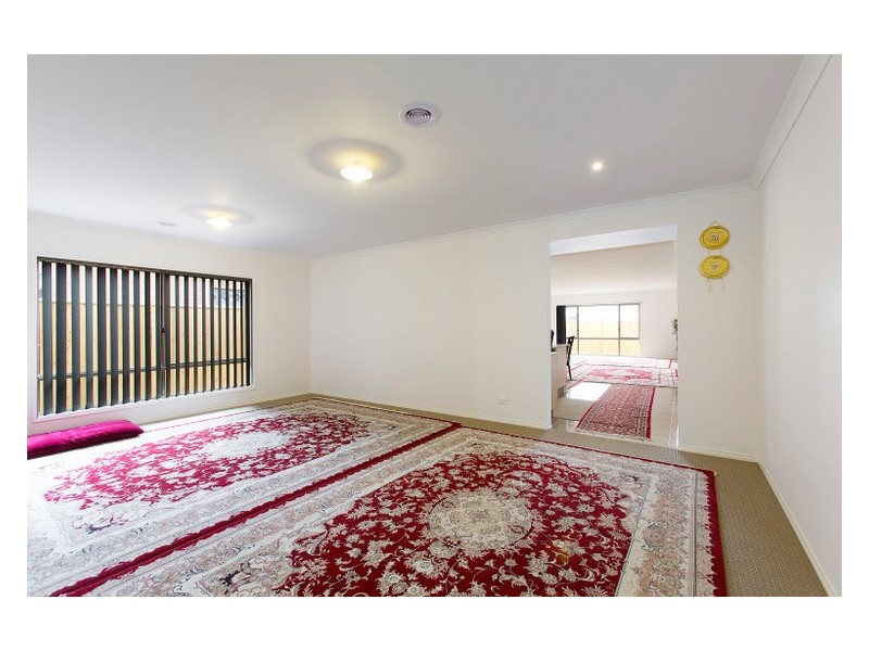 52 Fieldstone Cres, Cranbourne North VIC 3977