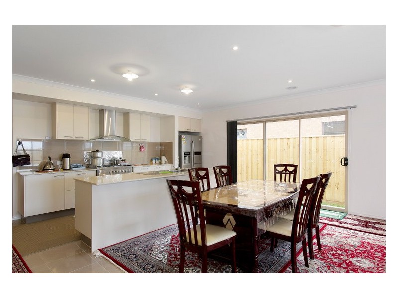 52 Fieldstone Cres, Cranbourne North VIC 3977