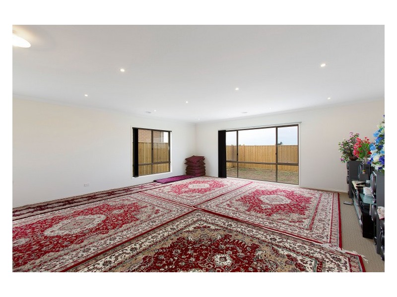 52 Fieldstone Cres, Cranbourne North VIC 3977