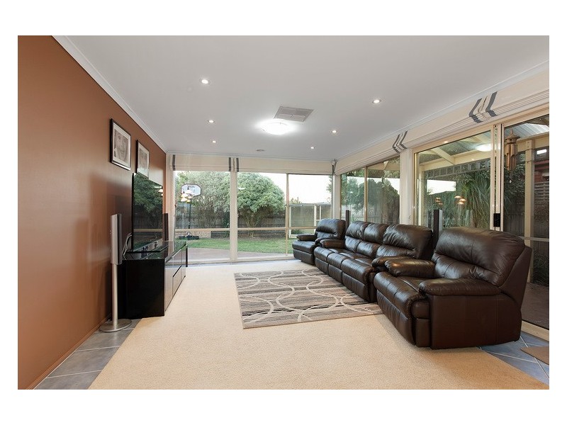 17 Langbourne Drive, Narre Warren South VIC 3805