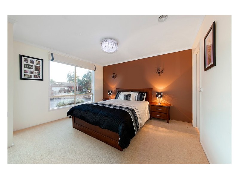 17 Langbourne Drive, Narre Warren South VIC 3805