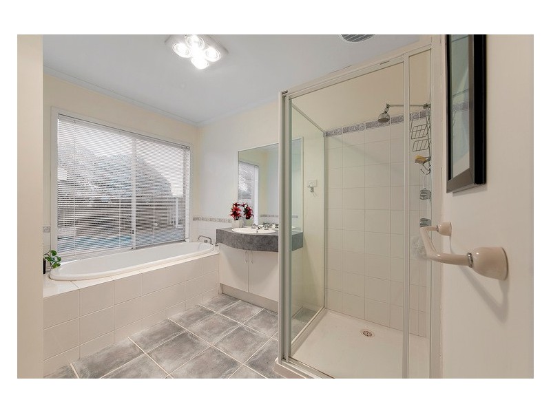 17 Langbourne Drive, Narre Warren South VIC 3805