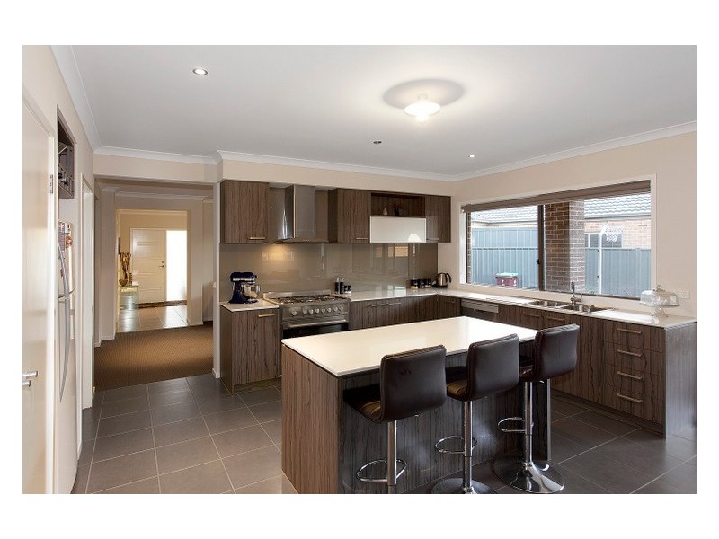 118 Alisma Blvd, Cranbourne North VIC 3977