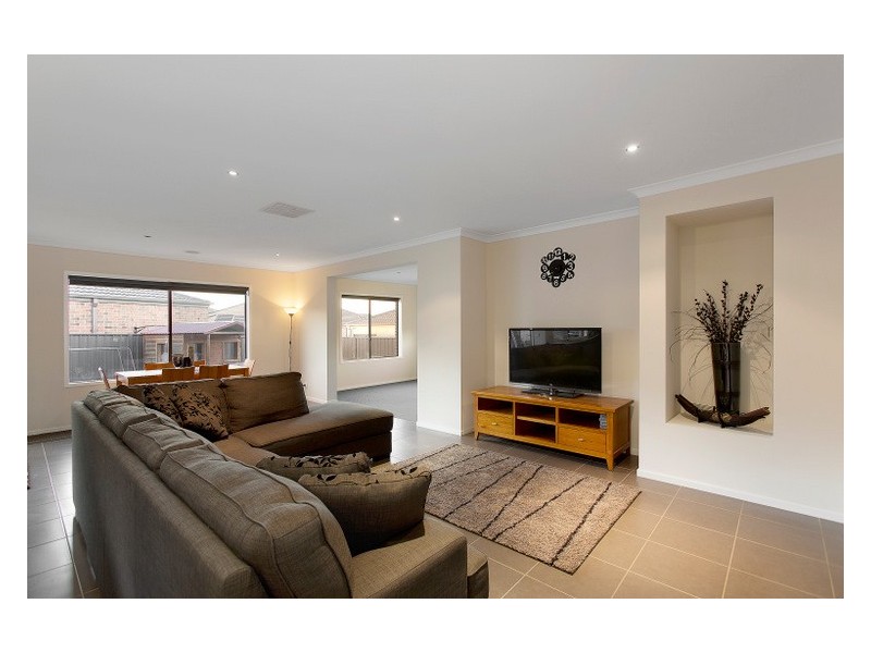 118 Alisma Blvd, Cranbourne North VIC 3977