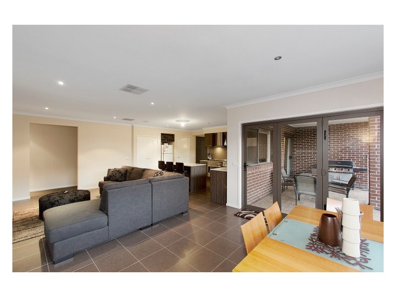 118 Alisma Blvd, Cranbourne North VIC 3977