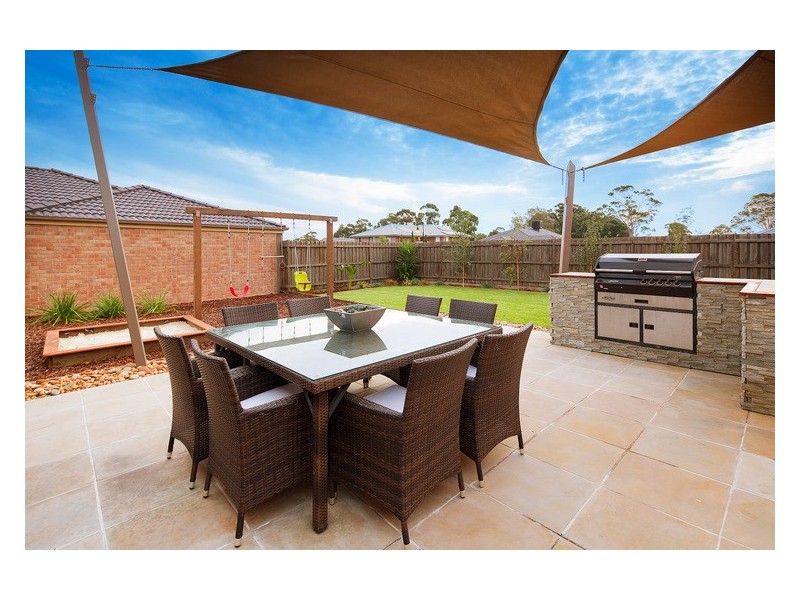 12 Newton Drive, Cranbourne North VIC 3977