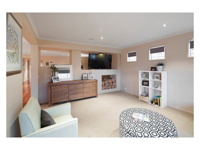 12 Newton Drive, Cranbourne North VIC 3977