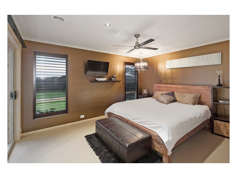 12 Newton Drive, Cranbourne North VIC 3977