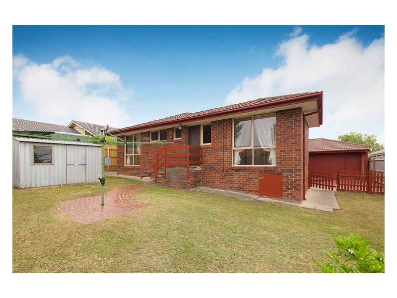338 James Cook Drive, Endeavour Hills VIC 3802