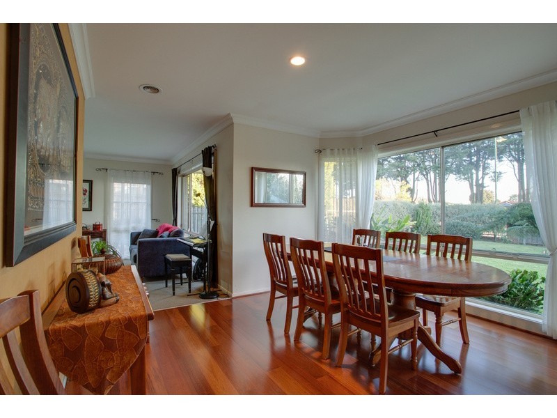 86 St Boswells Ave, Berwick VIC 3806