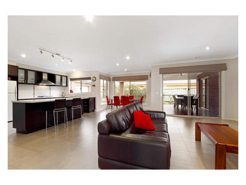 4 Angelique Street, Berwick VIC 3806