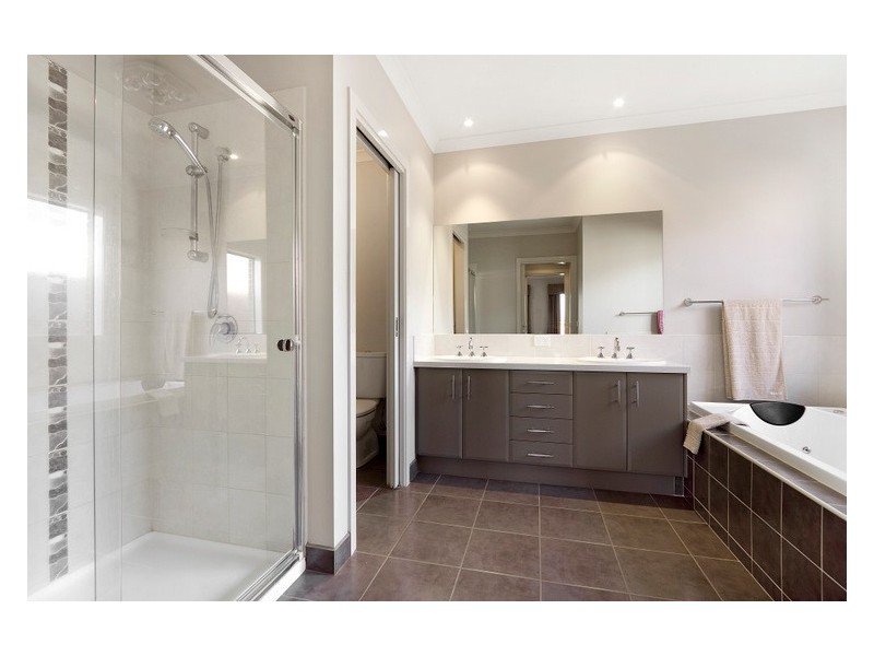 4 Angelique Street, Berwick VIC 3806