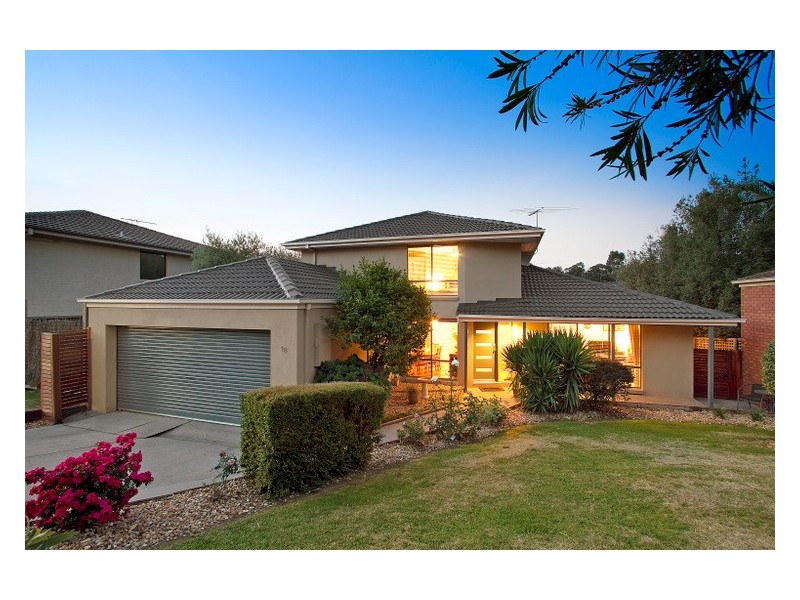 18 Lawrence Drive, Berwick VIC 3806
