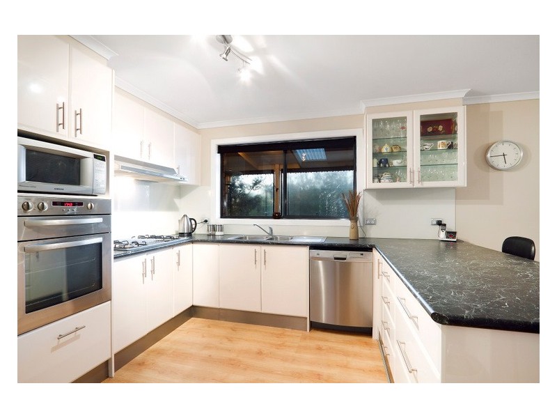 18 Lawrence Drive, Berwick VIC 3806