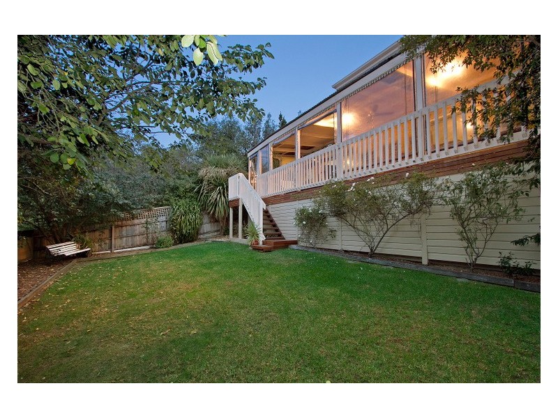18 Lawrence Drive, Berwick VIC 3806