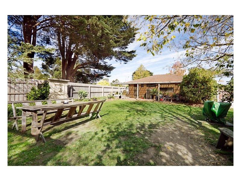 21 Bemersyde Drive, Berwick VIC 3806