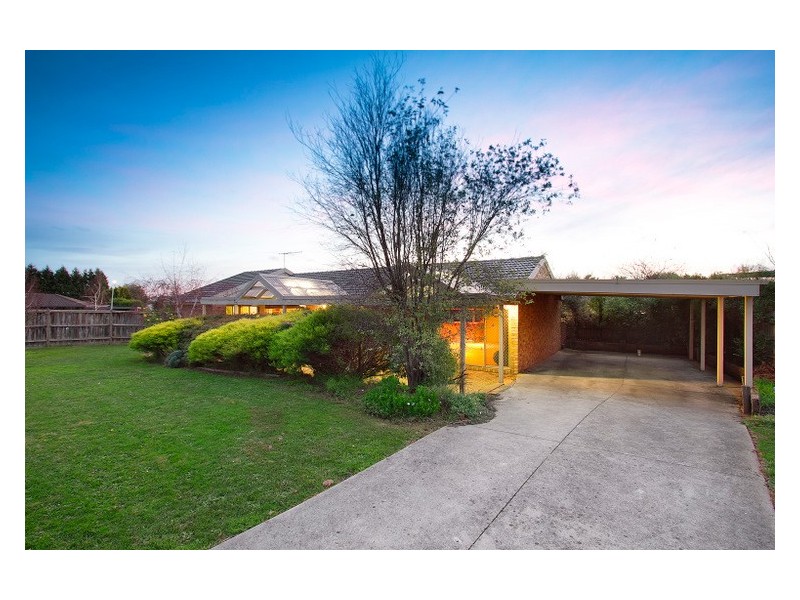 76 Bellevue Drive, Berwick VIC 3806