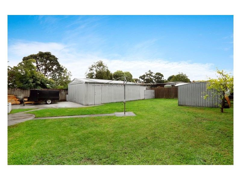 17-19 Bemersyde Drive, Berwick VIC 3806