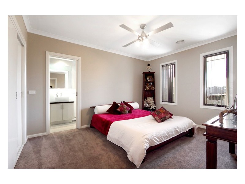 28 Ibis Close, Pakenham VIC 3810