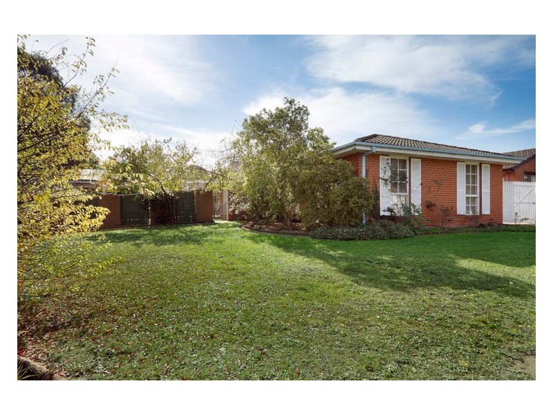 9 Greenlaw Crescent, Berwick VIC 3806