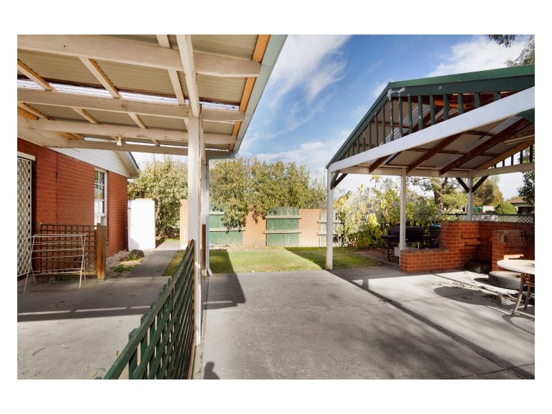 9 Greenlaw Crescent, Berwick VIC 3806