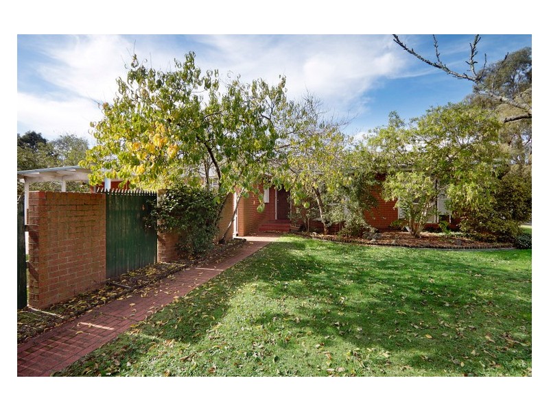 9 Greenlaw Crescent, Berwick VIC 3806