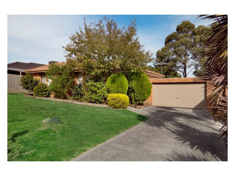 15 Lodge Crescent, Berwick VIC 3806