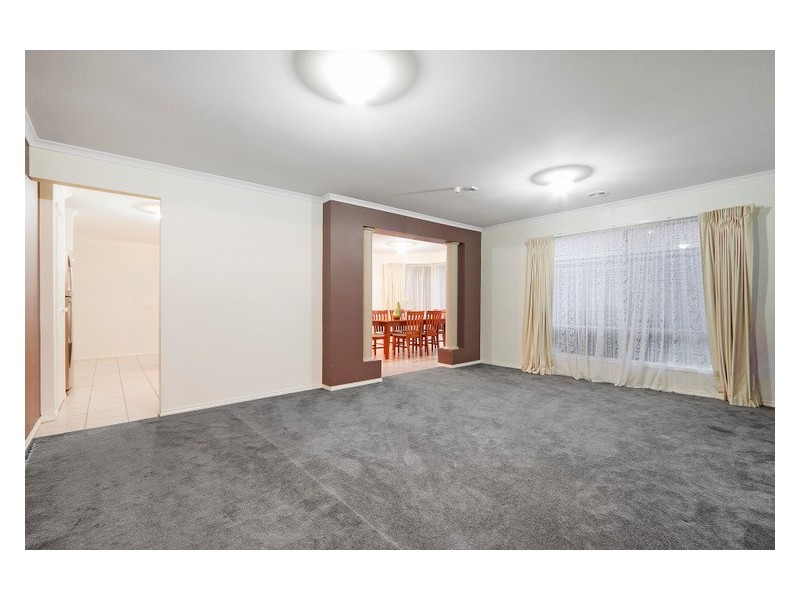 11 Glenn Erin Way, Berwick VIC 3806