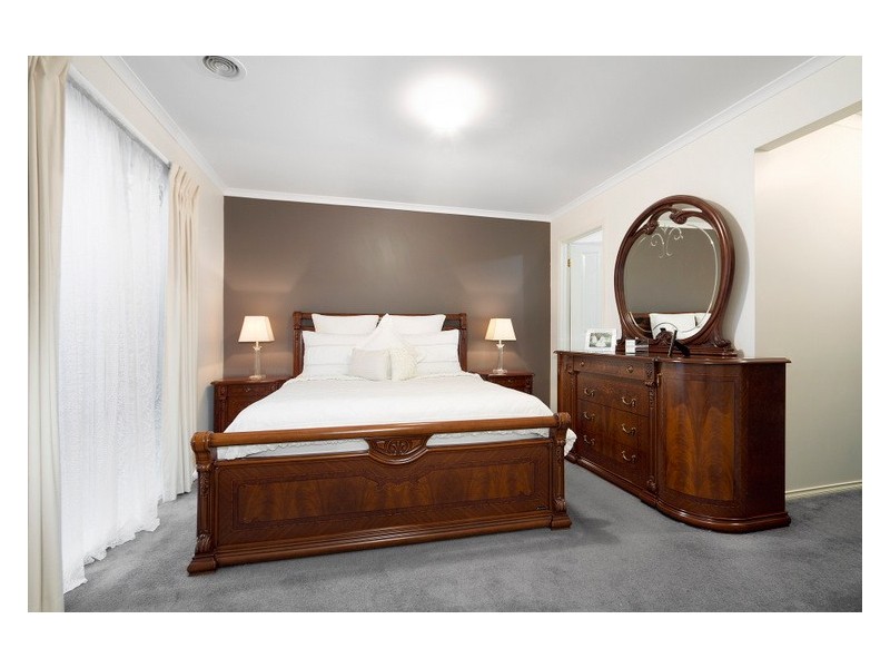 11 Glenn Erin Way, Berwick VIC 3806