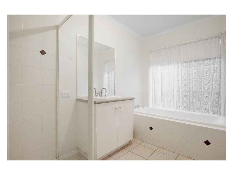 11 Glenn Erin Way, Berwick VIC 3806