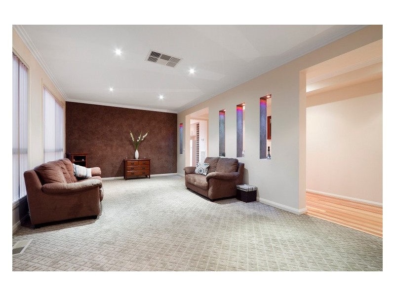 6 Tennyson Close, Berwick VIC 3806