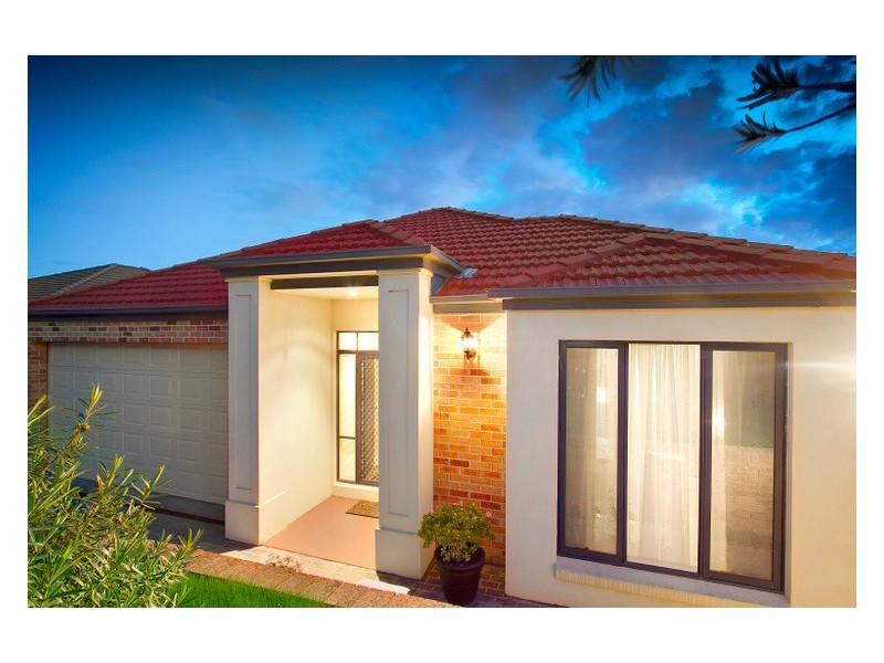 9 Sheldon Drive, Berwick VIC 3806