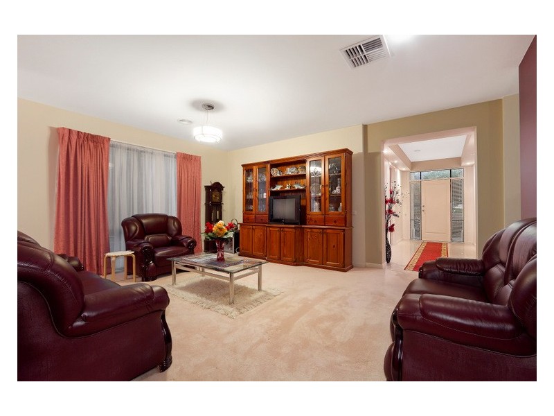 9 Sheldon Drive, Berwick VIC 3806