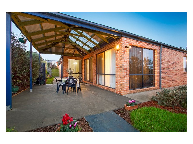 9 Sheldon Drive, Berwick VIC 3806