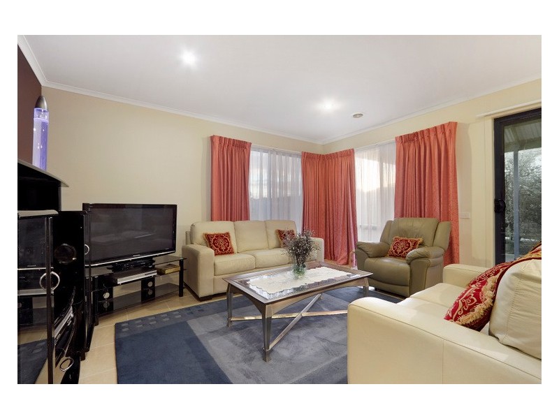 9 Sheldon Drive, Berwick VIC 3806