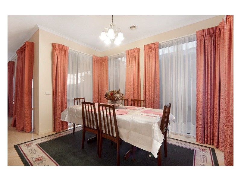 9 Sheldon Drive, Berwick VIC 3806