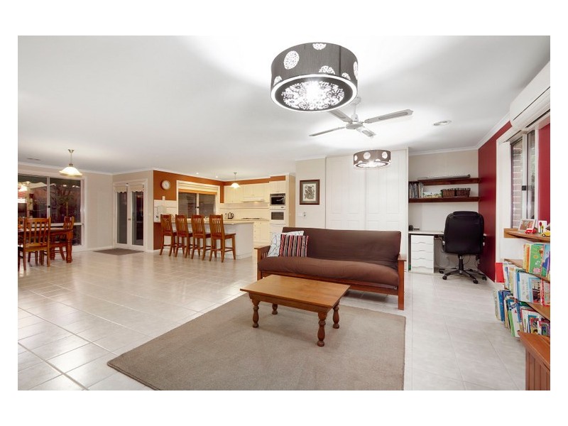 21 Parkwood Avenue, Narre Warren South VIC 3805