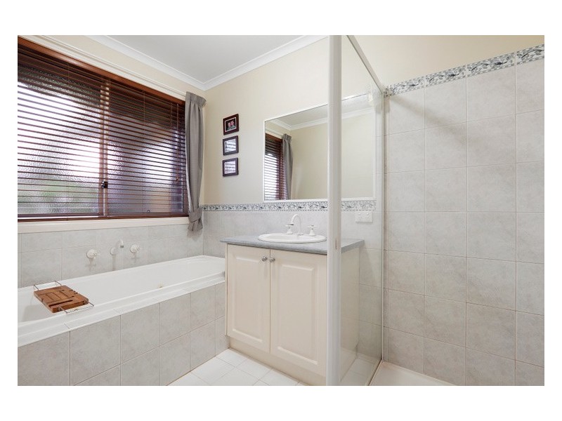 21 Parkwood Avenue, Narre Warren South VIC 3805