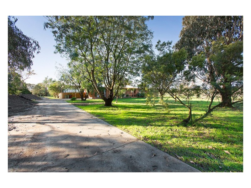 1275 North Road, Devon Meadows VIC 3977