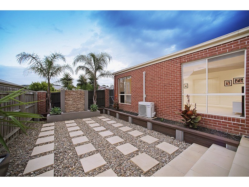22 Nightingale Crescent, Berwick VIC 3806