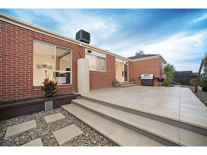 22 Nightingale Crescent, Berwick VIC 3806